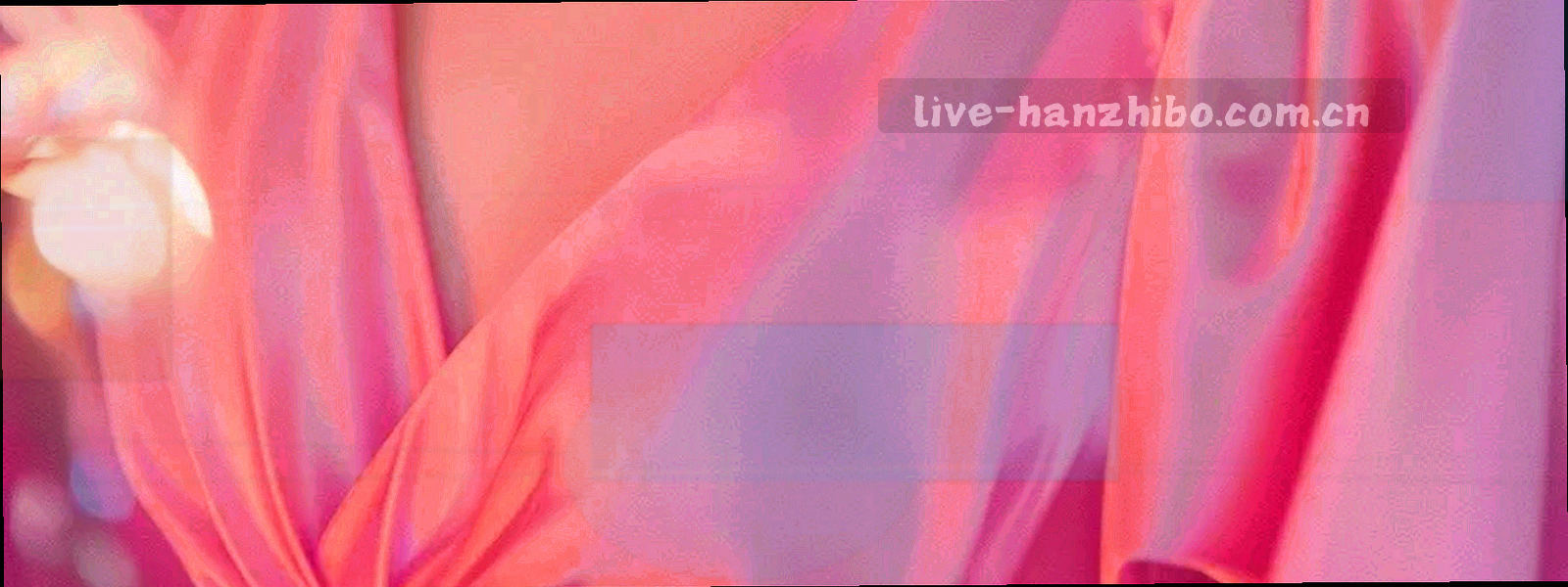 深色背景上霓虹色漩涡，中心有微弱的光点，象征导航聚合